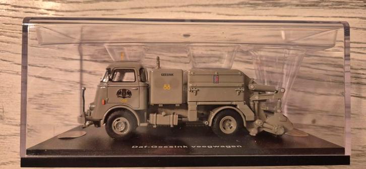 DAF T1300 P265 Geesink Veegwagen (GRB), Hobby en Vrije tijd, Modelauto's | 1:50, Nieuw, Bus of Vrachtwagen, Lion Toys, Ophalen of Verzenden