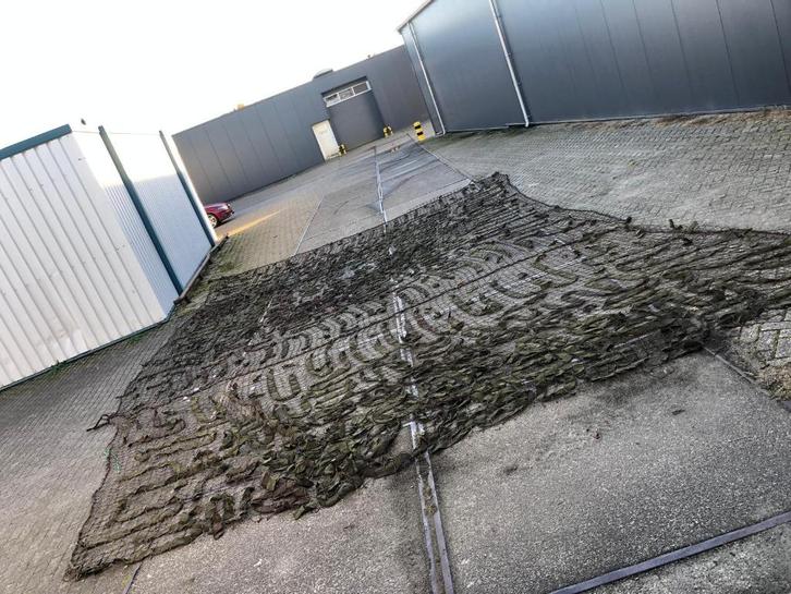 Camouflagenet jutestof jaren 50/60/70 - 6 x 9 meter., Verzamelen, Militaria | Algemeen, Landmacht, Overige typen, Nederland, Ophalen of Verzenden