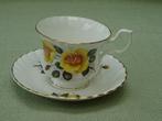 Vintage coffee/tea service-bone china, Gebruikt, Ophalen of Verzenden, Overige stijlen, Kop(pen) en/of Schotel(s)