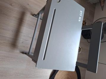 Bureau bankje beschikbaar voor biedingen