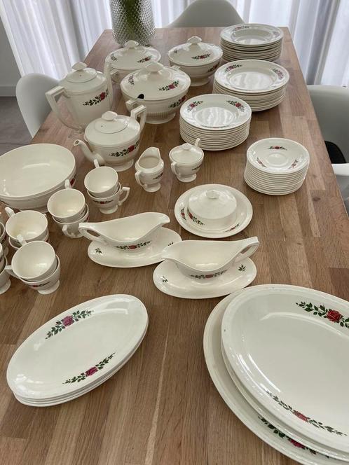 Regout / Royal Sphinx Recamier servies met rozen / roosjes, Antiek en Kunst, Antiek | Servies compleet, Ophalen of Verzenden