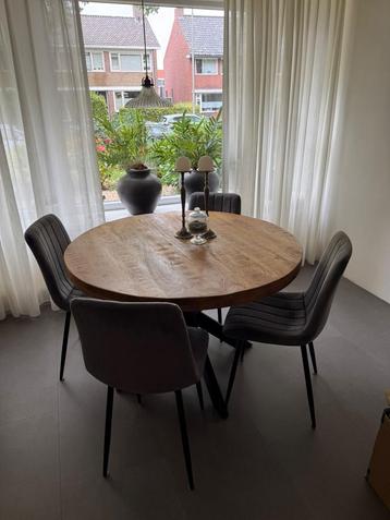 Nette eethoek met 4 stoelen - 120cm breed beschikbaar voor biedingen