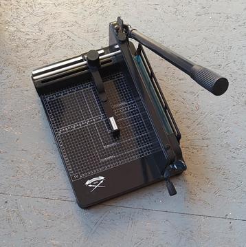 Paintersisters papiersnijder guillotine papiersnijmachine beschikbaar voor biedingen