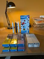 3x Oral B Pro 3 + 27 Sensitive Clean opzetborstel + 2x lader, Ophalen of Verzenden, Zo goed als nieuw, Tandenborstel