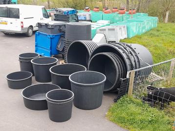 Boomkuipen / plantenbakken  / vijverbakken  beschikbaar voor biedingen