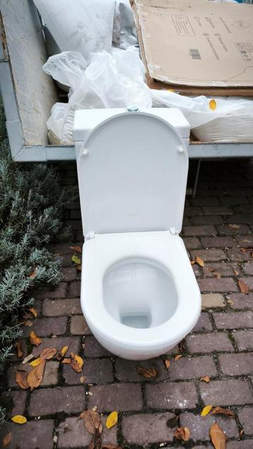 WC pot gebruikt beschikbaar voor biedingen