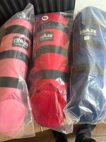 Shark scheenbeschermers maat L & XL  beschikbaar voor biedingen