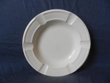 Grotere ronde asbak Wedgwood Edme d 18,1 cm beschikbaar voor biedingen