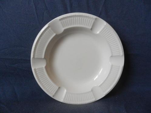 Grotere ronde asbak Wedgwood Edme d 18,1 cm, Huis en Inrichting, Keuken | Servies, Zo goed als nieuw, Overige typen, Wedgwood