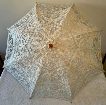 Parasol van kant . beschikbaar voor biedingen