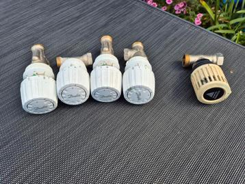 4 nieuwe en 1 oude thermostaatkranen merk Danfoss beschikbaar voor biedingen