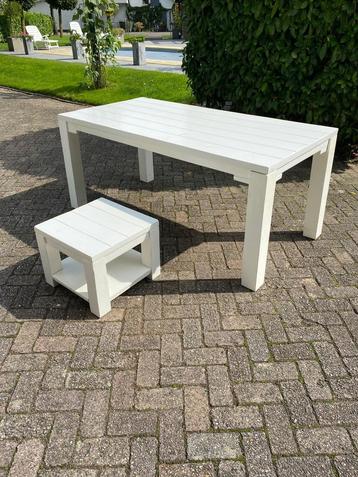 Wttte houten eettafel en/of bijzettafel / tafel / salontafel beschikbaar voor biedingen
