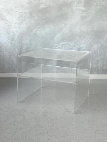 Vintage bijzettafel plexiglas side table jaren 80 tafel  beschikbaar voor biedingen