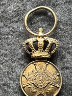 Miniatuur medaille ERE MEDAILLE ORANJE NASSAU Goud 12mm, Postzegels en Munten, Penningen en Medailles, Ophalen of Verzenden, Zilver