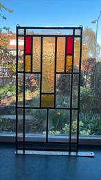 Glas in lood paneel met oogjes om op te hangen rood en geel, Ophalen