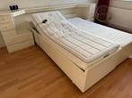Slaapkamerbed met achterwand, Ophalen, Wit, Tweepersoons, Tijdloos