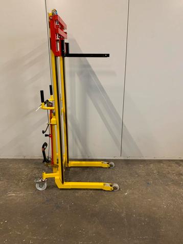 Manuvit heftoestel / stapelaar / lifter / heffer / liftje  beschikbaar voor biedingen
