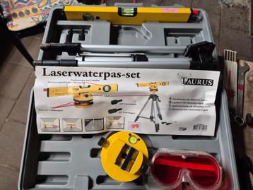 Laserwaterpas met stabilisatietussenstuk compleet beschikbaar voor biedingen