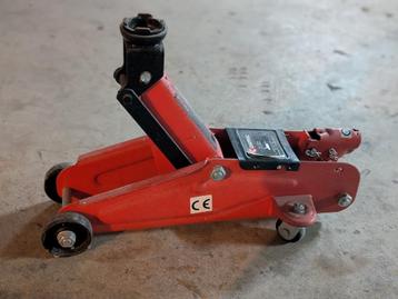 Hydraulische krik beschikbaar voor biedingen