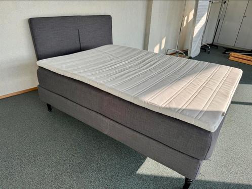 Ikea Boxspring met topper en beddegoed - twijfelaar, Huis en Inrichting, Slaapkamer | Boxsprings, Gebruikt, 140 cm, 200 cm, Twijfelaar