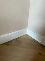 Houten witte plinten (RAL9010) + plintneuten + kit, Doe-het-zelf en Verbouw, Plinten en Afwerking, Ophalen, Eiken, Nieuw, 200 tot 250 cm