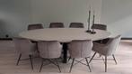 ovale betoonlook eettafel met 8 suede stoelen, Huis en Inrichting, Tafels | Eettafels, Ophalen, Gebruikt, 100 tot 150 cm, 200 cm of meer