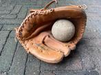 Softbal handschoen met bal, Sport en Fitness, Honkbal en Softbal, Handschoen, Gebruikt, Ophalen of Verzenden, Softbal