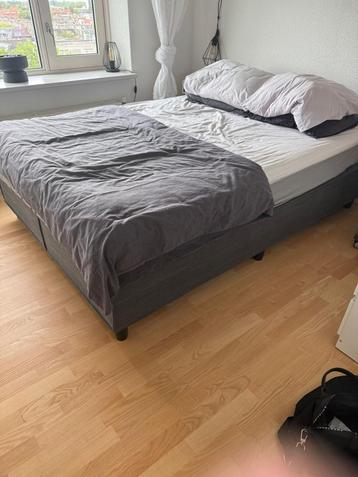 Boxspring Bed 140x200 beschikbaar voor biedingen