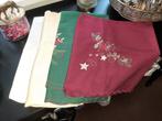 5 kerst kleedjes., Huis en Inrichting, Keuken | Textiel, Ophalen of Verzenden, Zo goed als nieuw, Overige kleuren, Tafelkleed of Tafelzeil