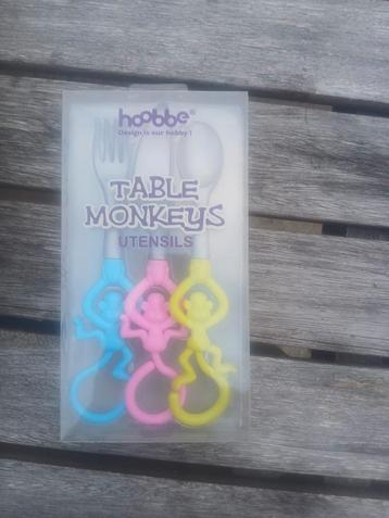 Leuk kinderbestek met aapjes beschikbaar voor biedingen