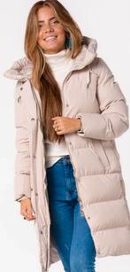 Beige jas tot onder de knie. Maat L. Met capuchon. Nieuw, Kleding | Dames, Ophalen, Nieuw, Maat 38/40 (M), Beige