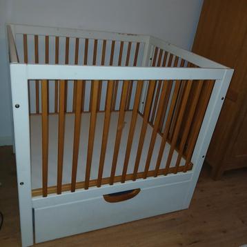 Baby Box / Ledikant GRATIS beschikbaar voor biedingen