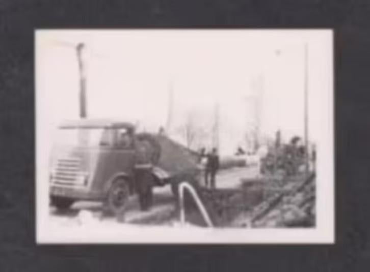 Foto Rotterdam Vrachtwagen DAF 4x2 Voorjaar 1961., 1960 tot 1980, Foto, Ophalen of Verzenden, Zo goed als nieuw