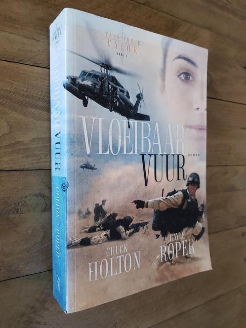 Vloeibaar vuur - Chuck Holton (christelijke roman), Boeken, Romans, Zo goed als nieuw, Nederland, Ophalen of Verzenden