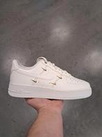 Nike Air Force 1 LX Metallic Gold - Maat 41 - NIEUW!, Nieuw, Nike, Ophalen of Verzenden, Wit