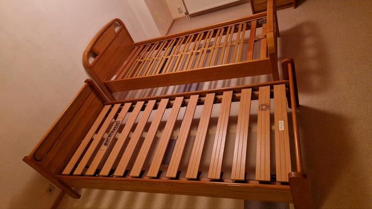 Twee eenpersoonsbedden met verstelbare lattenbodem, Huis en Inrichting, Slaapkamer | Bedden, Gebruikt, Eenpersoons, 90 cm, 200 cm