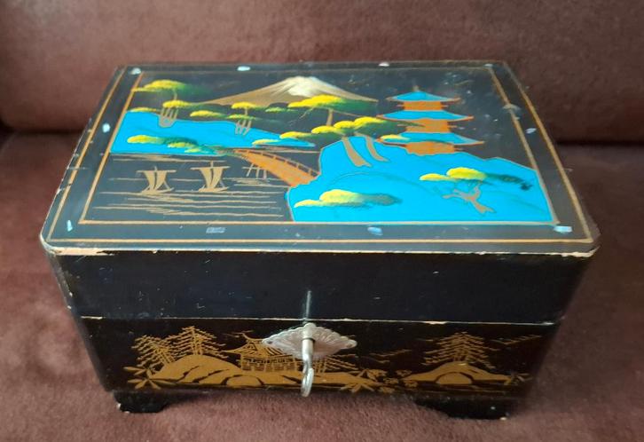 Japans Muziekdoosje met Sleutel, Antiek en Kunst, Antiek | Woonaccessoires, Ophalen of Verzenden
