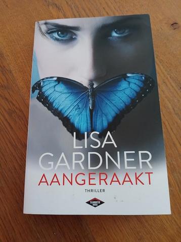 Lisa Gardner - Aangeraakt beschikbaar voor biedingen
