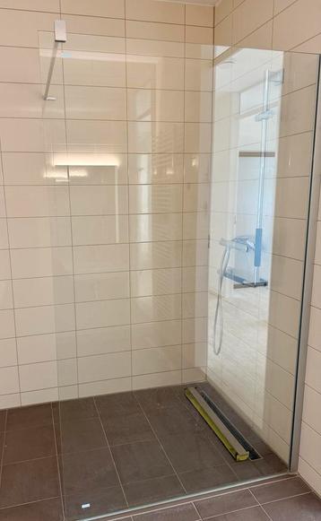 Ongebruikt! Hüppe glazen douchewand 120 cm met stang beschikbaar voor biedingen