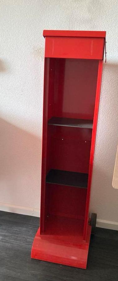 Super unieke rode (kranten) kast op wieltjes, Huis en Inrichting, Kasten | Overige, Zo goed als nieuw, Ophalen