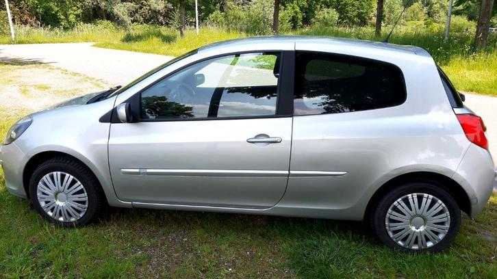 Renault Clio 1.4 16V 72KW 3-DRS E4 2006 Grijs, Auto's, Renault, Particulier, Clio, Centrale vergrendeling, Elektrische ramen, Isofix