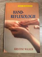 Boek | Kate Walker - Een werkboek handreflexologie, Ophalen of Verzenden, Zo goed als nieuw, Instructieboek