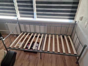 Slaapbank metaal grijs 90x200  beschikbaar voor biedingen