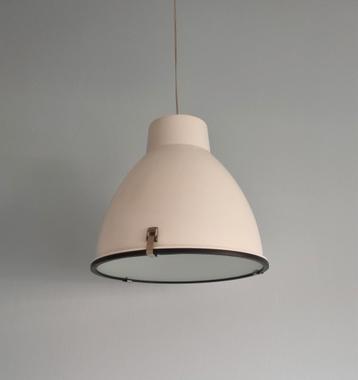 Industriële hanglamp  beschikbaar voor biedingen