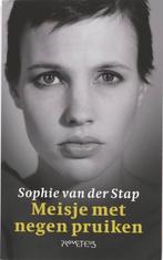 Meisje Met Negen Pruiken - Sophie Van der Stap BOEK, Ophalen of Verzenden, Gelezen, Sophie Van der Stap, Nederland