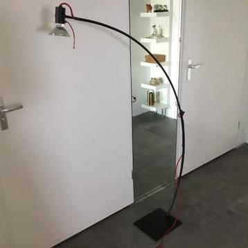 Design Vloerlamp Booglamp Zwart/Rood Bijenkorf beschikbaar voor biedingen