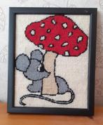 Geborduurd schilderijtje paddestoel muis, Minder dan 50 cm, Ophalen of Verzenden, Zo goed als nieuw, Schilderij