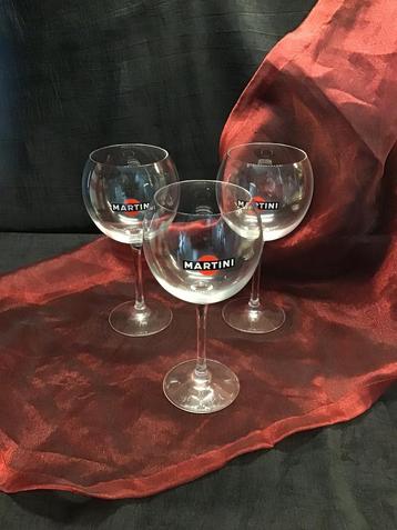 3 Martinii cocktailglazen   Hoogte 20 cm beschikbaar voor biedingen