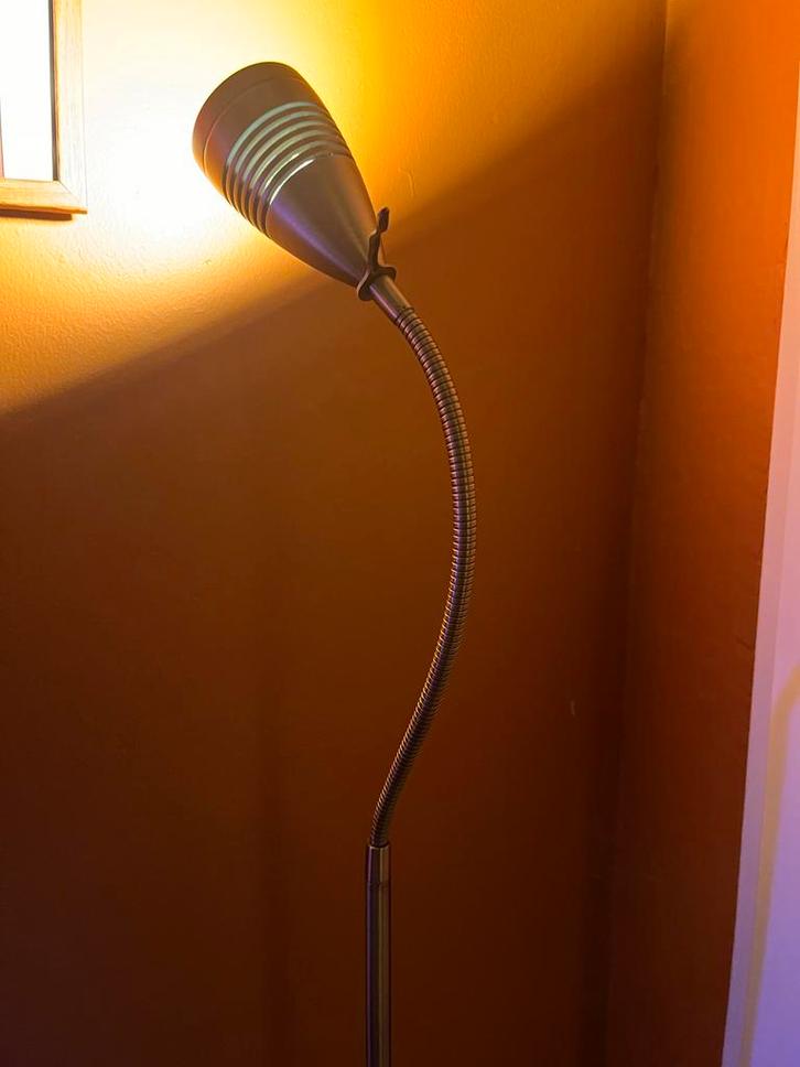 Gouden Vloerlamp met Flexibele Arm - 150cm, Huis en Inrichting, Lampen | Vloerlampen, Gebruikt, 150 tot 200 cm, Metaal, Ophalen of Verzenden
