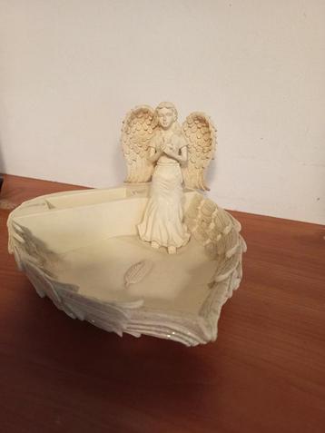 Lieflijk Engel Schaaltje beschikbaar voor biedingen